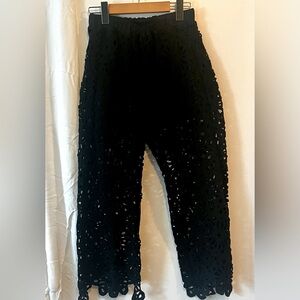 Cropped crochet pants, black